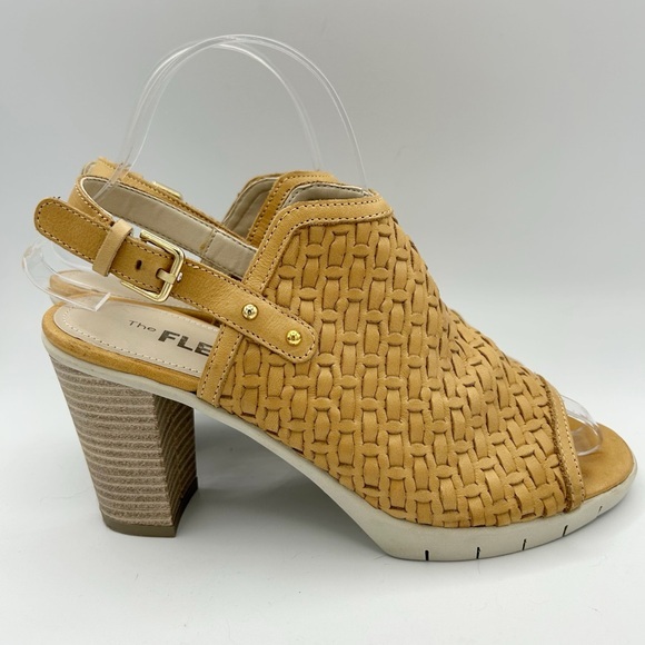 The Flexx Weave Be‎ Me Block Heel Sandals Light Tan Leather Size 7 - Picture 1 of 6